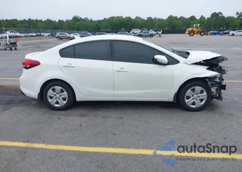 2018 Kia Forte Lx z USA, uszkodzony, nr VIN 3KPFK4A72JE242126